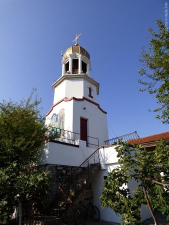 Небольшая колокольня монастыря в Поморие