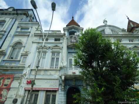 Красивое здание в Варне
