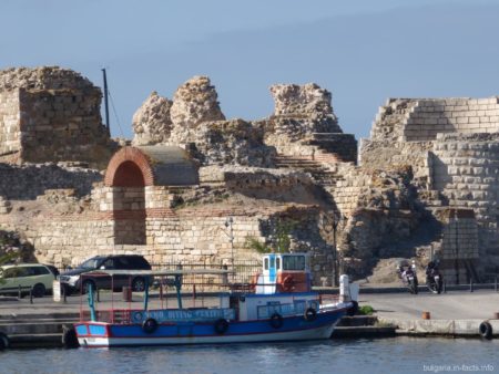 Крепостная стена в старом Несебре