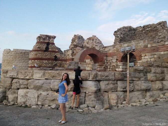 Крепостная стена старого города Несебр