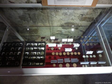 Монеты в монастыре Святого Георгия в Помории
