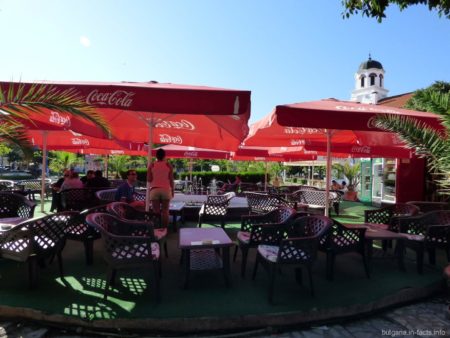 Небольшое кафе на центральной улице Помория