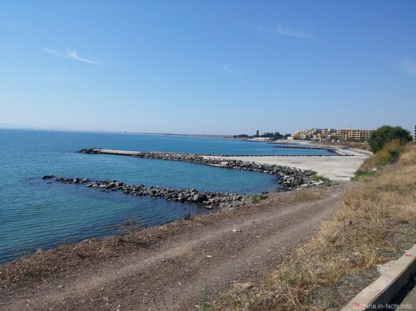 Погода в равде на 10 дней болгария. Равда болгария пляж. равда болгария дикий пляж. пляж в равде болгария. равда болгария погода.