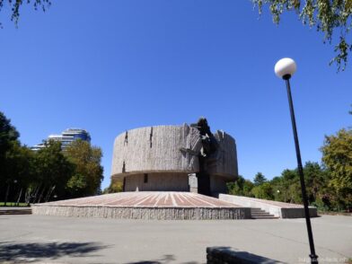 Необычный памятник в Бургасе