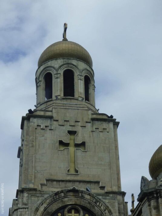 Купол Успенсого собора в Варне