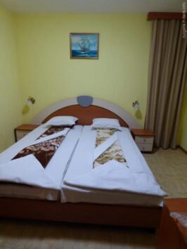 Спальная комната в отеле Ванини в Несебре