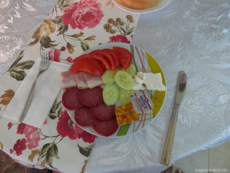Типичный завтрак в отеле Ванини в Несебре